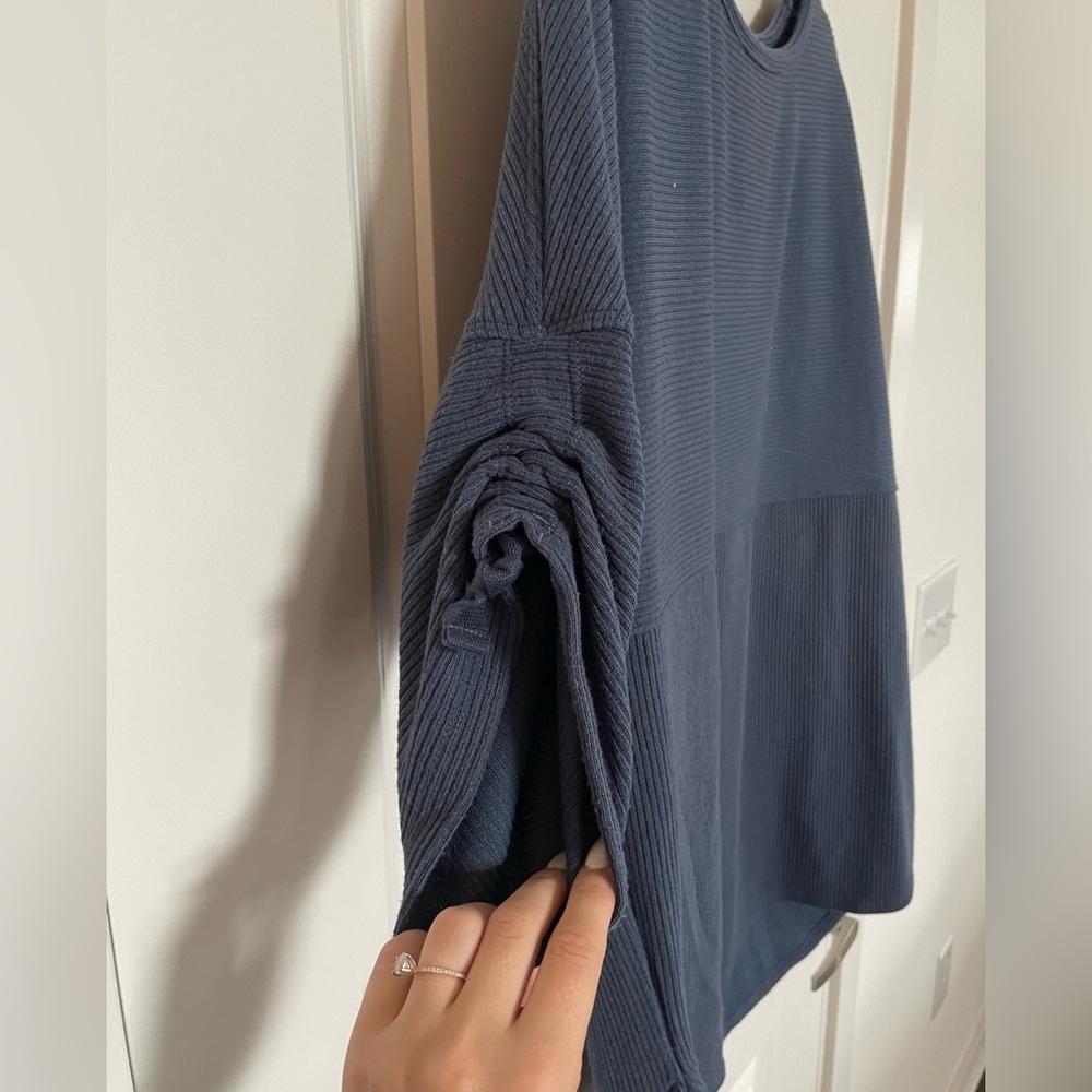 Max Studio Blue Top - Picture 2 of 4